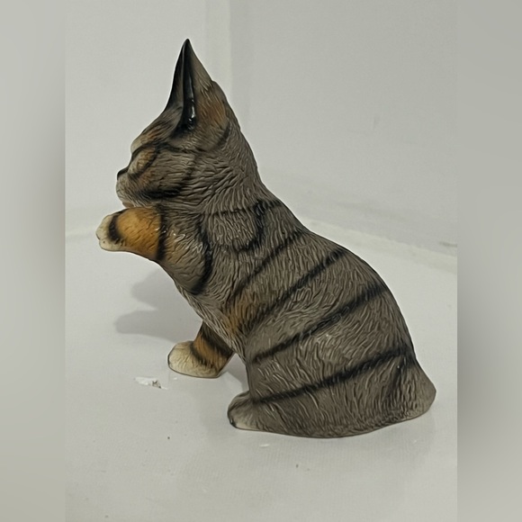 Harvey Knox Ceramic Playful Kitten Figure - Picture 7 of 13